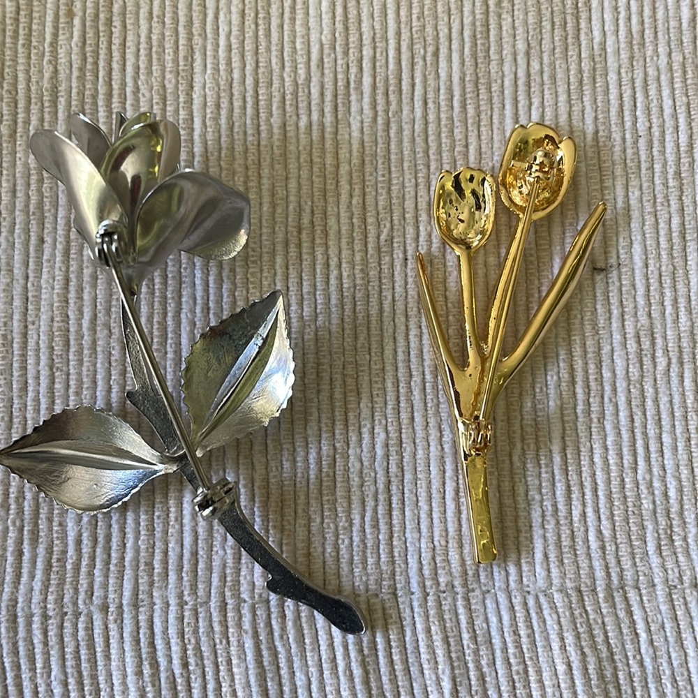 Flower Brooches - Picture 2 of 4